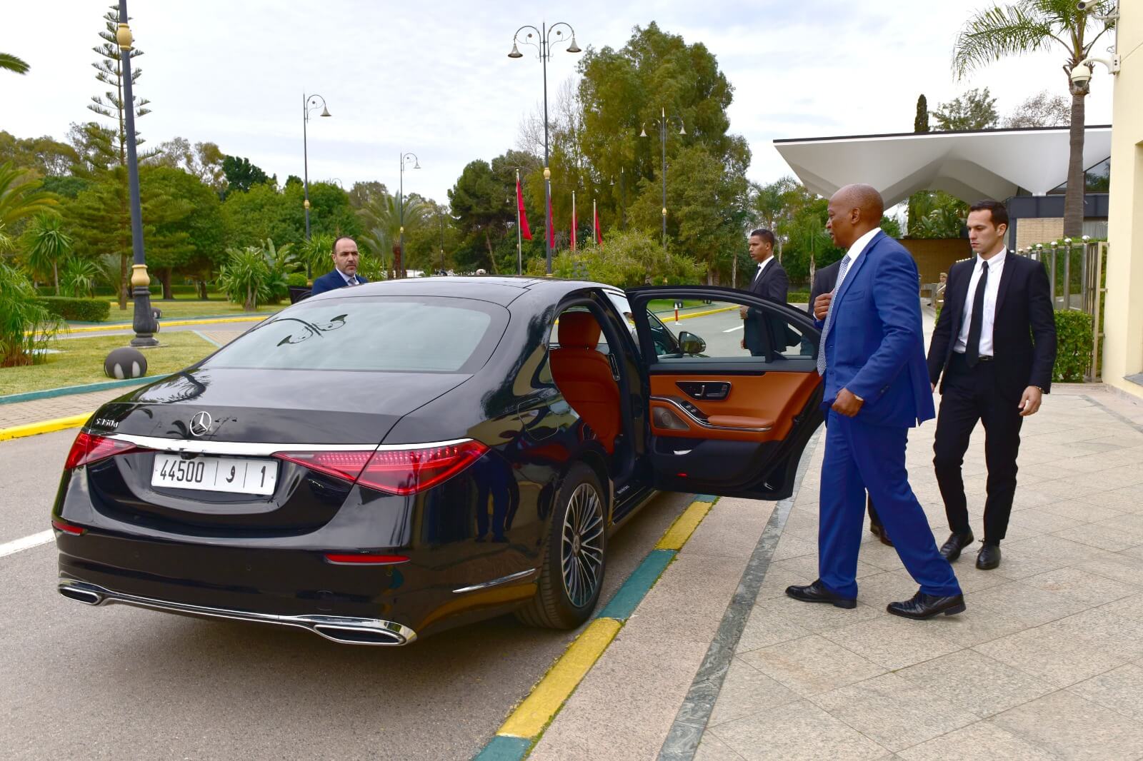 موتسيبي يحضر إلى المغرب دون أن يستقبله لقجع.. هل هو مؤشر على اتساع الخلاف بين الرجلين؟