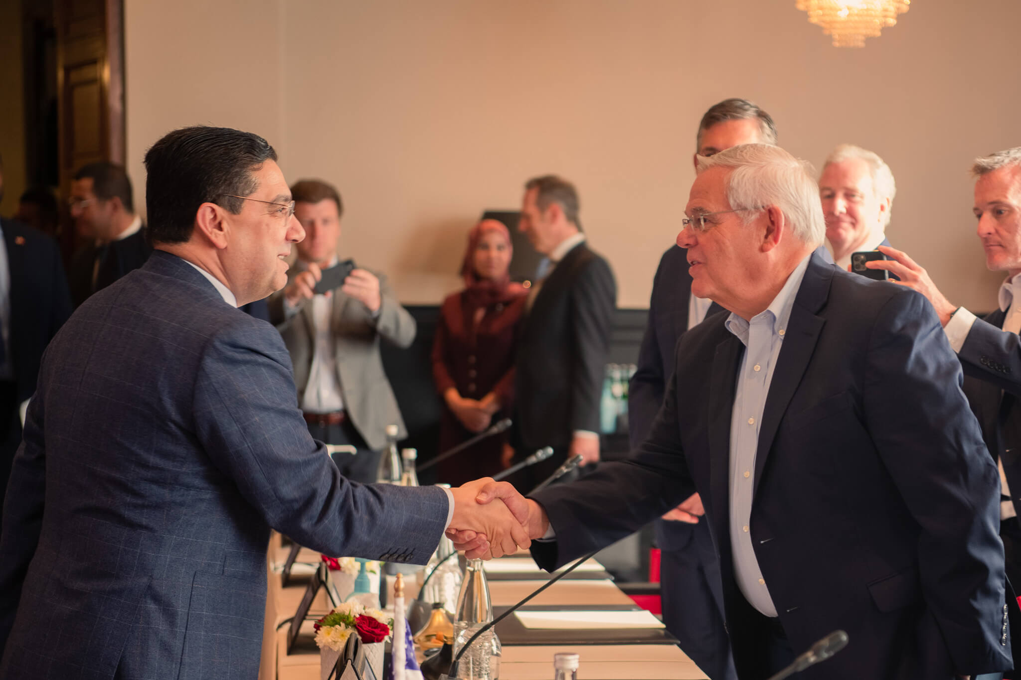 الروس في الجزائر والأمريكيون في المغرب.. صراع استراتيجي على النفوذ الإقليمي في شمال إفريقيا وواشنطن تختار الرباط بـ"إجماع" ديموقراطي جمهوري