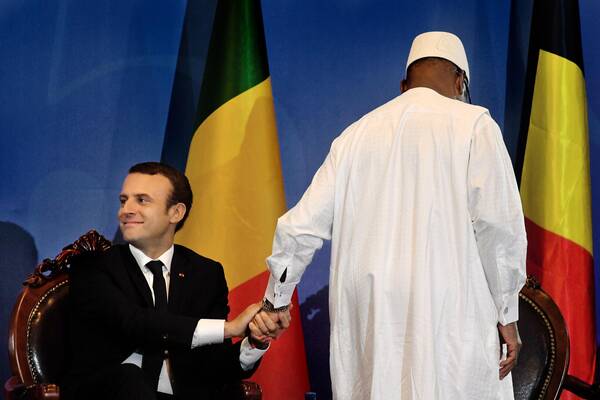  بشكل عام.. "ماكرون بلا قيمة" 