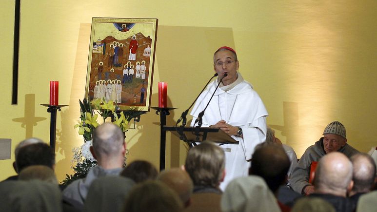 تبون يمنح الجنسية الجزائرية لرئيس الكنيسة الكاثوليكية المطران الفرنسي جان بول فيسكو