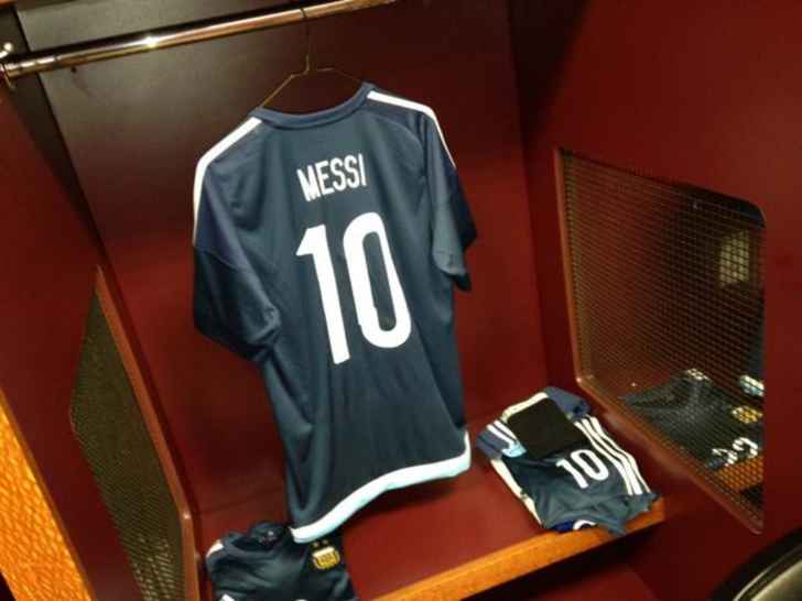  قميص ميسي في مزاد علني لجمع التبرعات لضحايا زلزال تركيا 