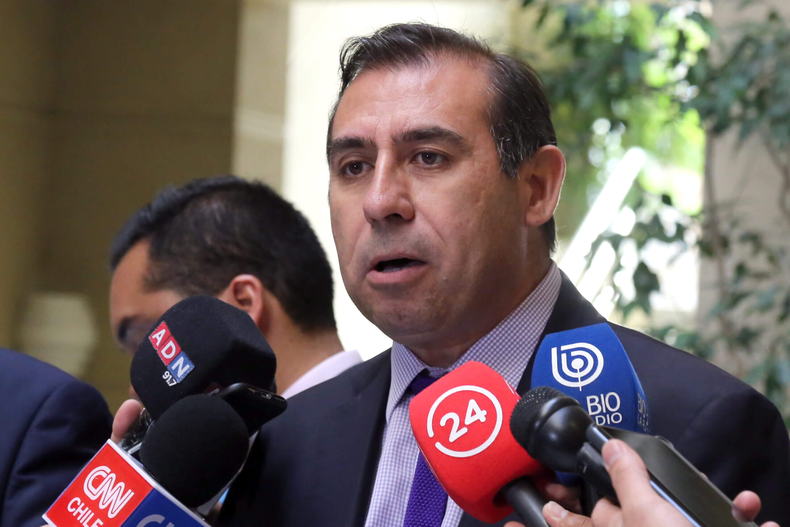 بعد اتصال مع ميارة.. نائب رئيسة البرلمان الأنديني ينتقد تصريحات هذه الأخيرة بالجزائر ويعلن دعمه الشخصي للحكم الذاتي في الصحراء