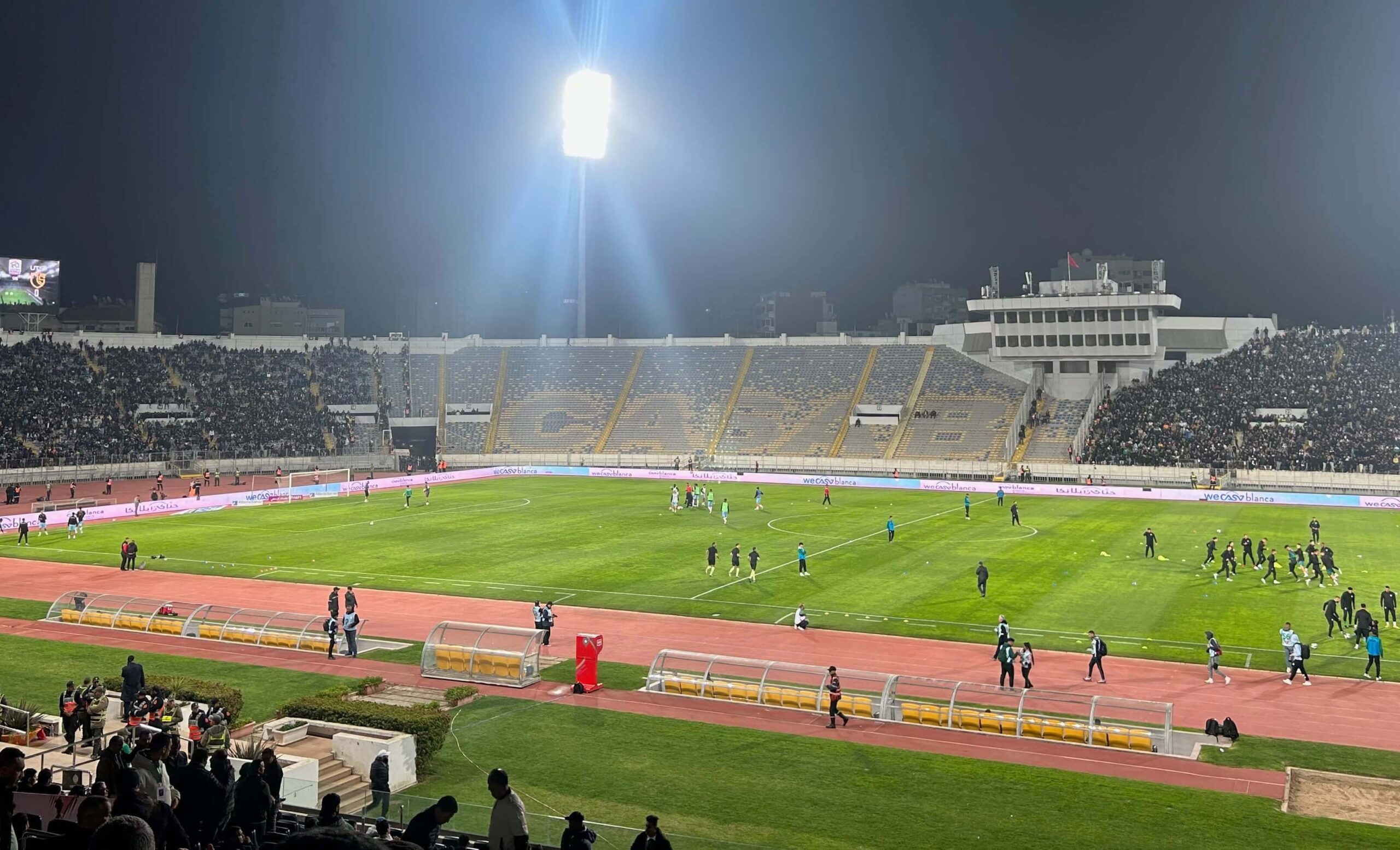 منع جماهير الرجاء من ولوج "الزون6" بسبب شقوق في مدرجات ملعب محمد الخامس