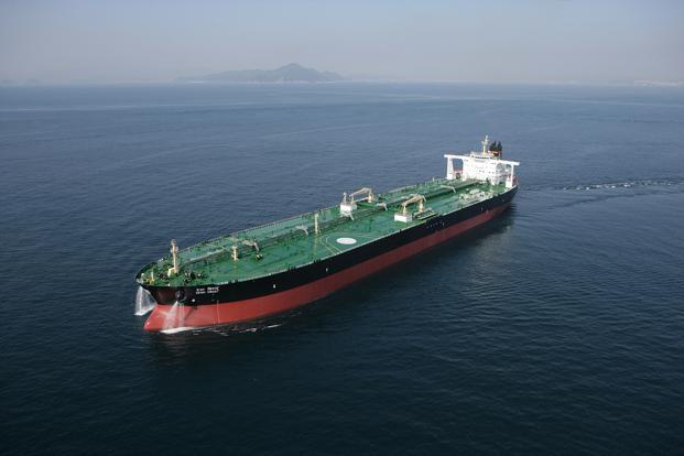 لتجاوز العقوبات الغربية.. روسيا تنقل الآلاف من براميل النفط الخام قبالة السواحل المغربية