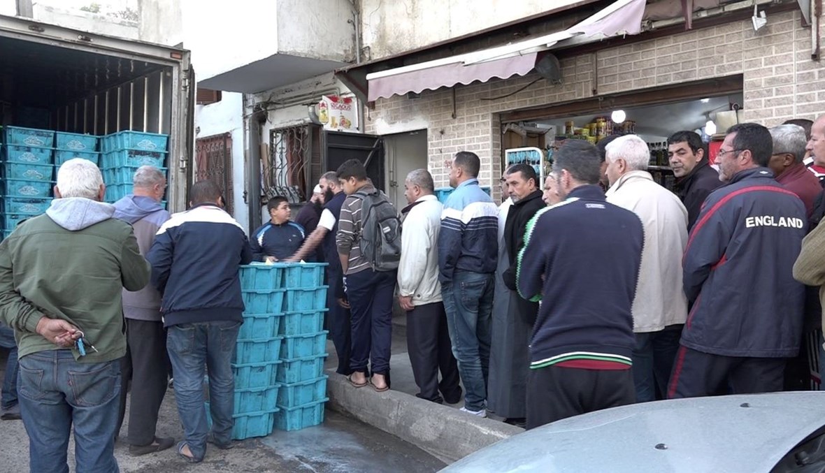  في الجزائر.. مؤتمر حول الحليب وآخر حول الطماطم بسبب شح المواد الغذائية من أسواق الدولة النفطية 