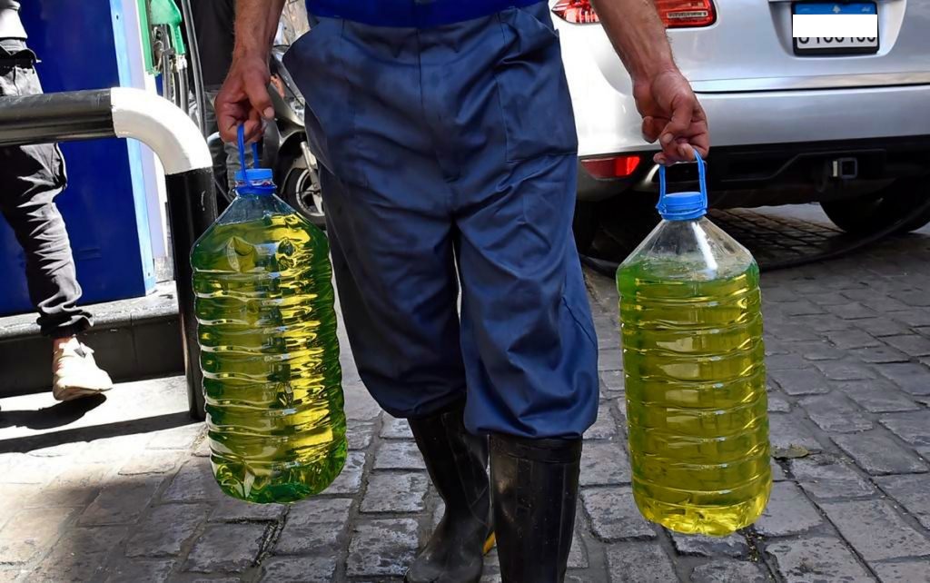  بعد المهنيين.. تحذيرات برلمانية للحكومة من انتشار المخازن السرية للغازوال والغش في المحروقات بعيدا عن أعين السلطات 