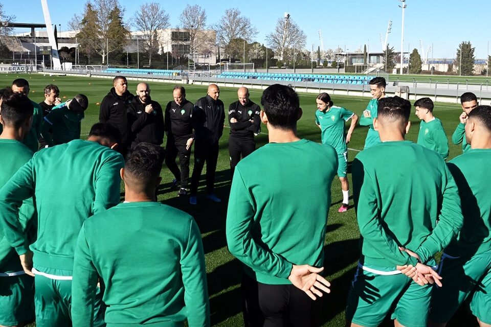  شتم اللاعبين وشهر رمضان على "إنستغرام".. المغاربة يجبرون إدارة فندق المنتخب الوطني بمدريد على فصل موظف عنصري 