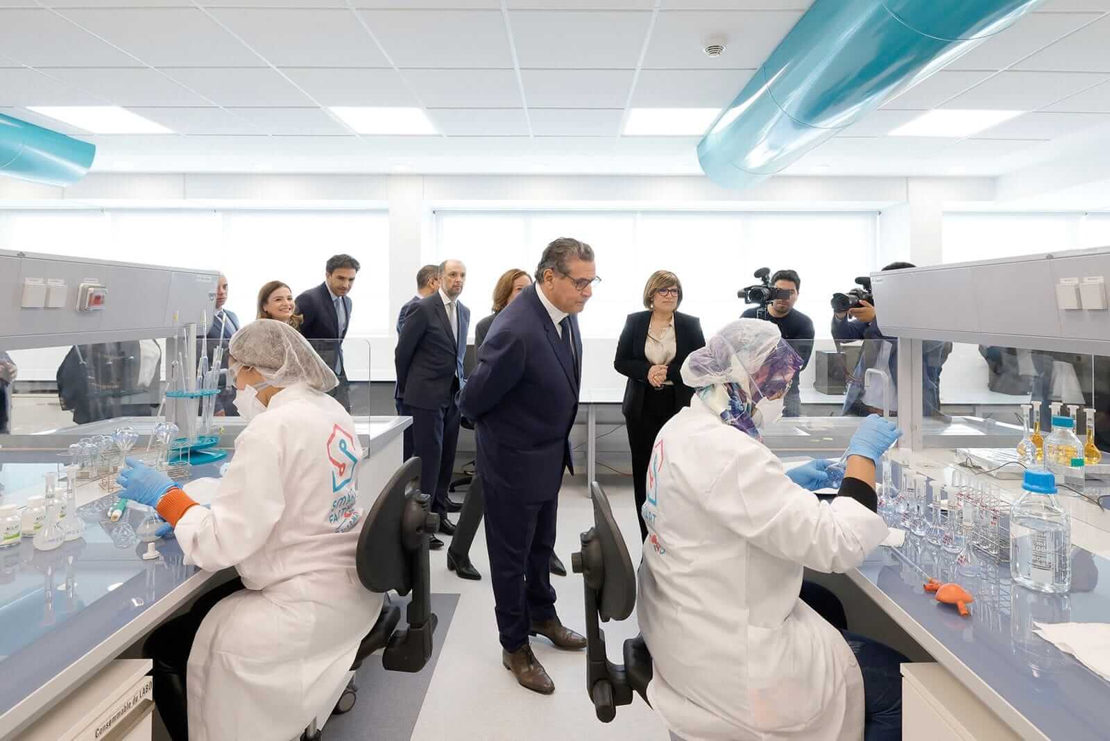  رئيس الحكومة يدشن بالدار البيضاء أول مصنع ذكي في إفريقيا لصناعة الأدوية الجنيسة 