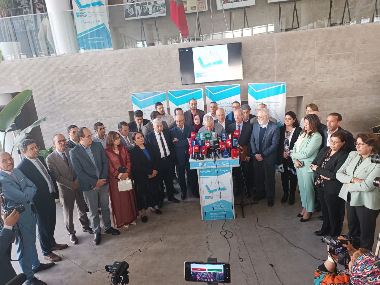  في رسالة مفتوحة لأخوش.. "التقدم والاشتراكية" يحذر من غضب الشارع بسبب غلاء الأسعار ويدعو لضبط سوق المحروقات 