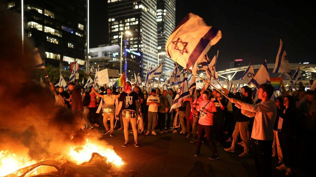  أزيد من 35 ألف شخص يتظاهرون في إسرائيل رفضا لـ"الإصلاحات القضائية" التي دعا إليها نتنياهو 