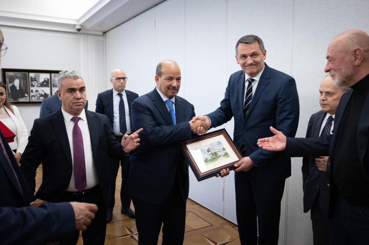 في إطار الدبلوماسية البرلمانية.. ميارة يلتقي بأعضاء في مَجلسي الشيوخ والنواب في جمهورية بولندا