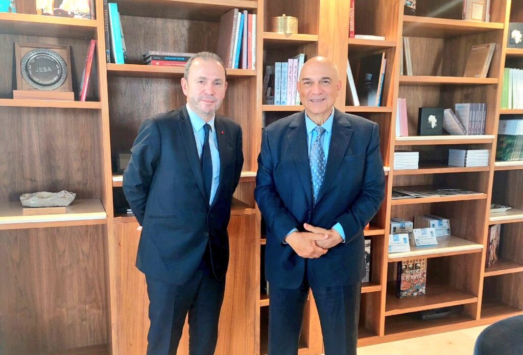  سعيا وراء "الأمن الغذائي".. السفير الفرنسي بالرباط يظهر مع المدير العام لـOCP بعد غياب طويل بسبب الأزمة الدبلوماسية 