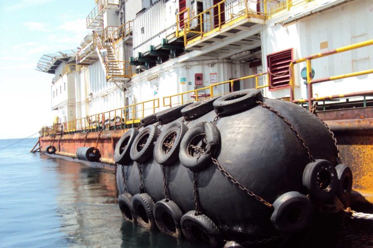 لجوء روسيا للساحل القريب من المغرب لتصدير الغازوال يثير ردود أفعال داخل البرلمان الأوروبي