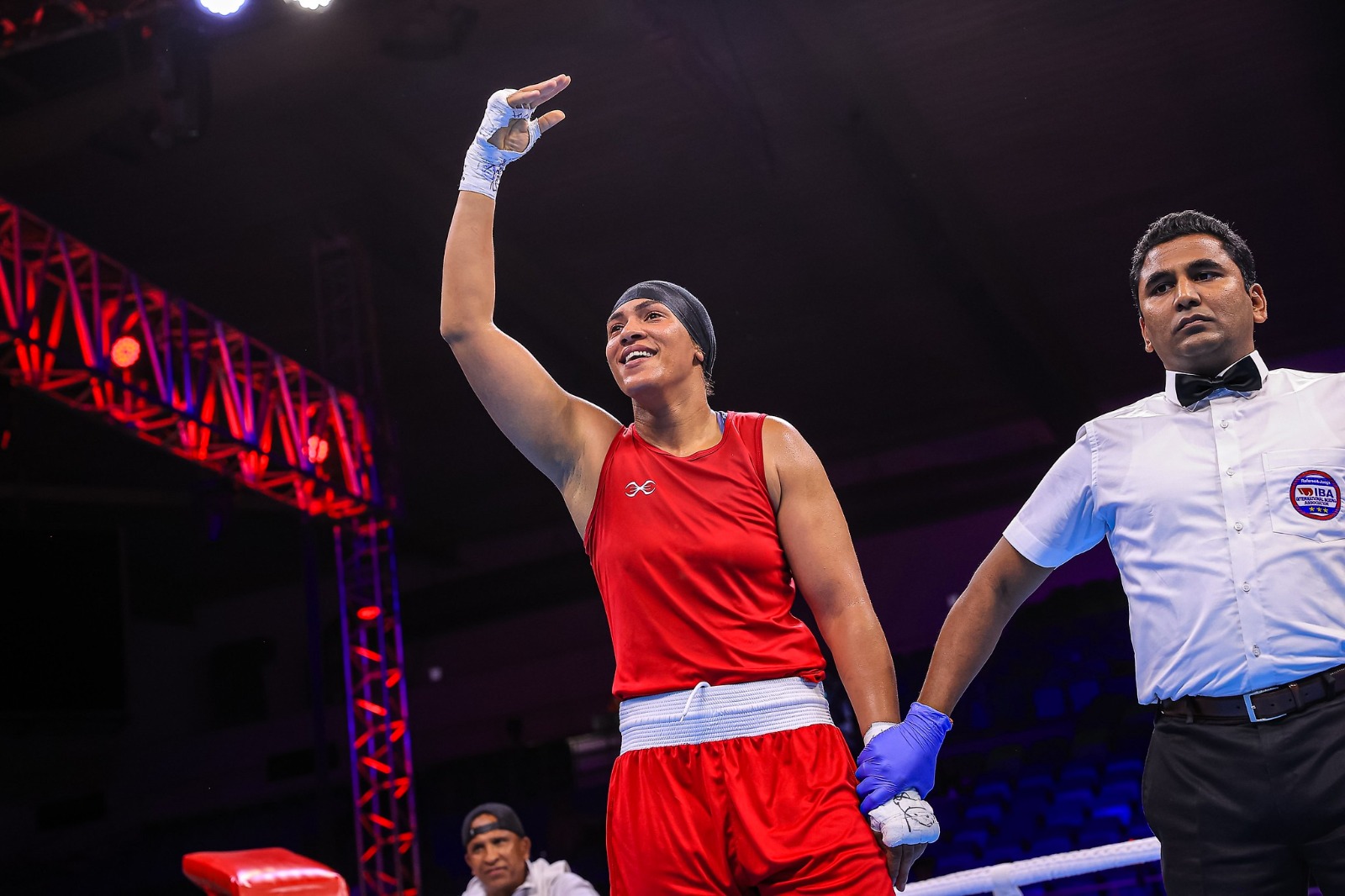  المغربية خديجة المرضي تتوج ببطولة العالم للملاكمة 