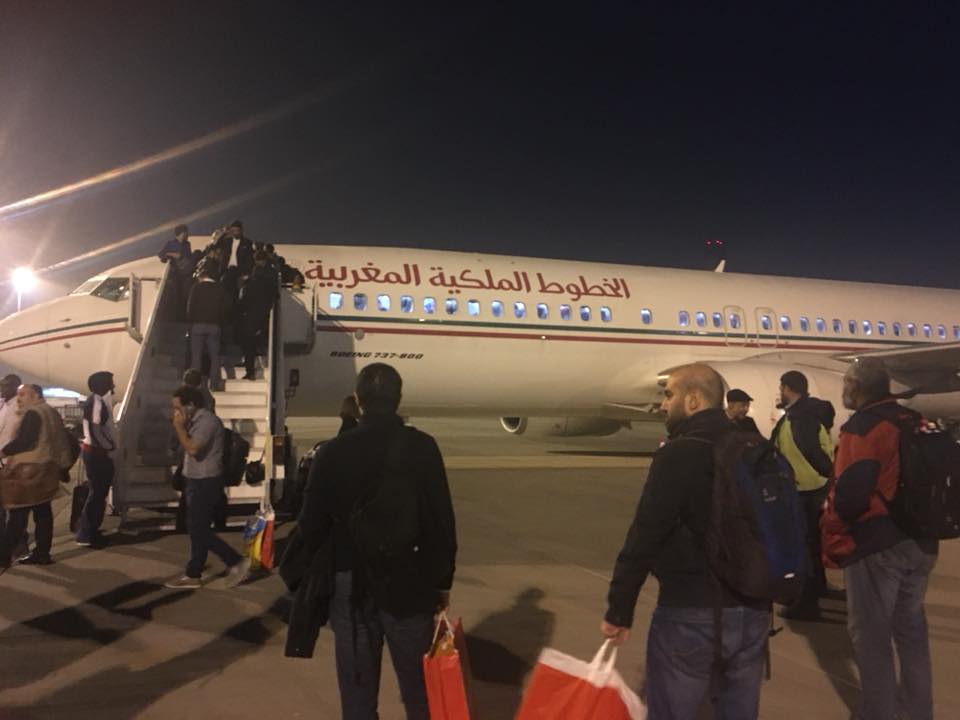 بعثة الوداد البيضاوي تنجو من رحلة جوية خطيرة بعد عطب في الطائرة التي نزلت اضطراريا في الغابون