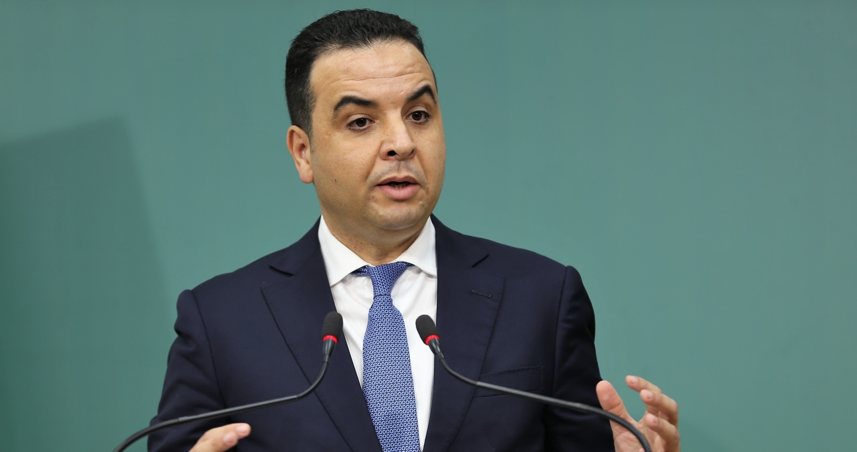  قضية "الغازوال الروسي".. الناطق الرسمي باسم الحكومة يرد على أسئلة الساعة بجواب "مبهم وغير واضح" 