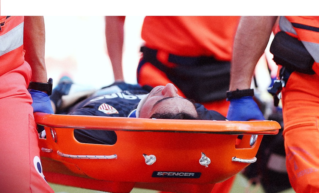 بونو يتعرض لإصابة مقلقة على مستوى الرأس في مباراة إشبيلية ضد ألميريا