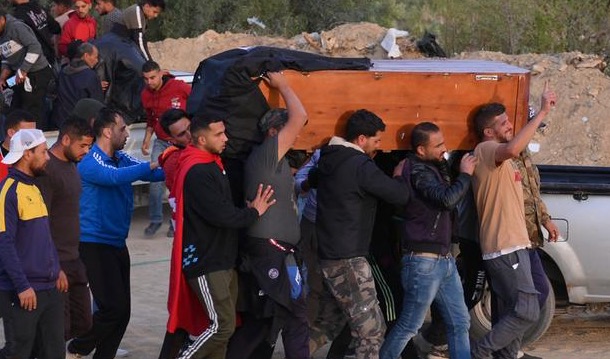 "اليوم سوف يتم التنفيذ يا دولة البوليس".. وفاة لاعب كرة قدم تونسي بعد إشعال النار في جسده احتجاجا على "ظلم الدولة"