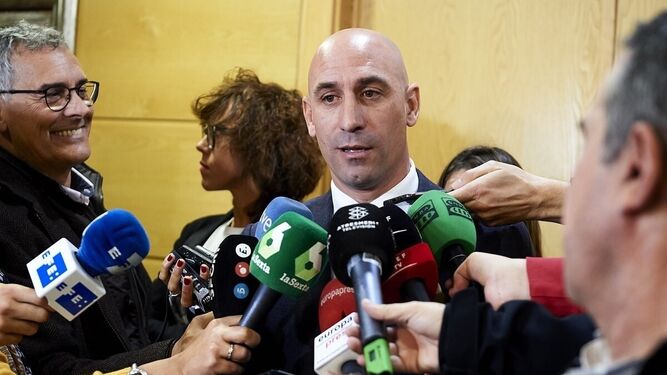 رئيس الجامعة الإسبانية لكرة القدم: الترشح المشترك بين المغرب والبرتغال وإسبانيا لتنظيم كأس العالم 2030 "مُعد بدقة" وسيكون مرادفا للنجاح