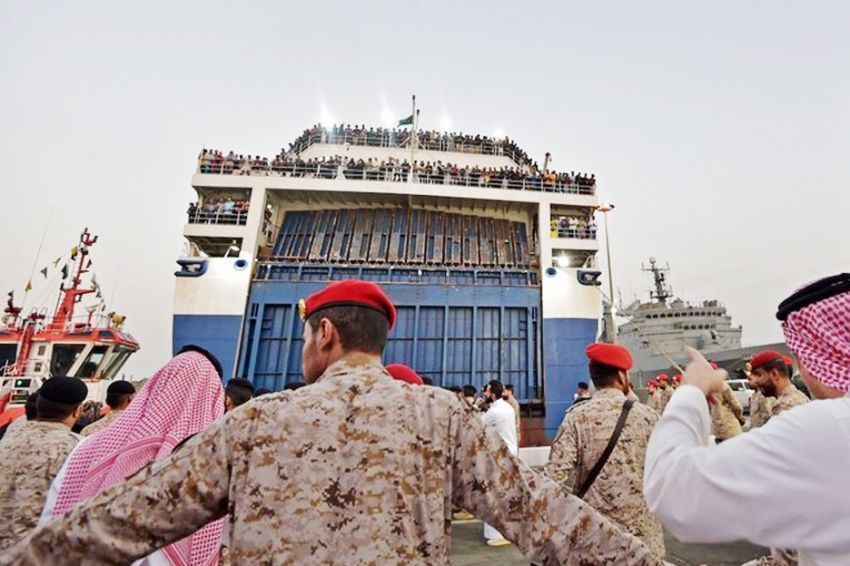 السعودية تنقل مواطنين مغاربة وجزائريين إلى أراضيها ضمن 1674 شخصا من مختلف الجنسيات تم إجلاؤهم من السودان