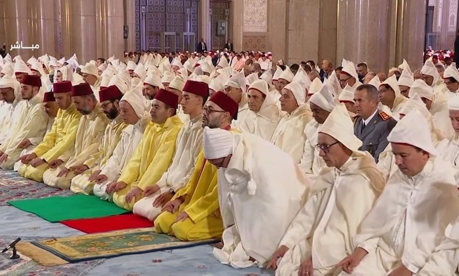  معطيات "الصحيفة" حول مرض رئيس الحكومة تستنفر التجمعيين.. رئيس الفريق النيابي للأحرار: "مشكل في الركبة حاول أخنوش التحامل عليه" 