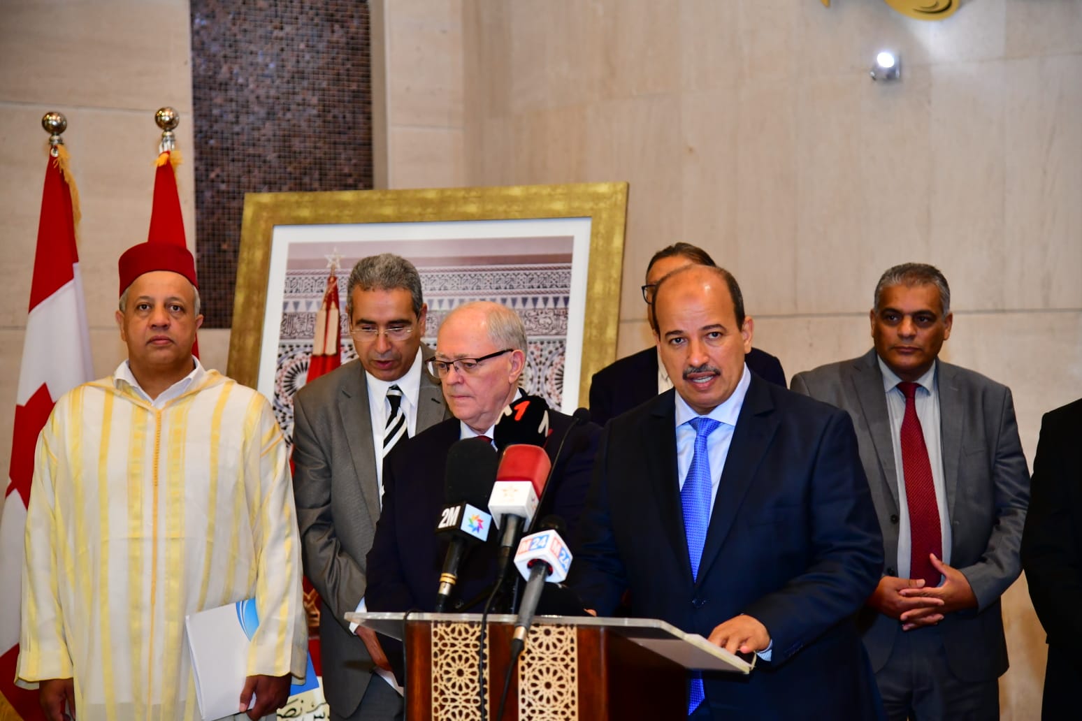 رئيس مجلس الشيوخ الكندي يحل بالمغرب ويجتمع بميارة حول النهوض بالعلاقات الثنائية