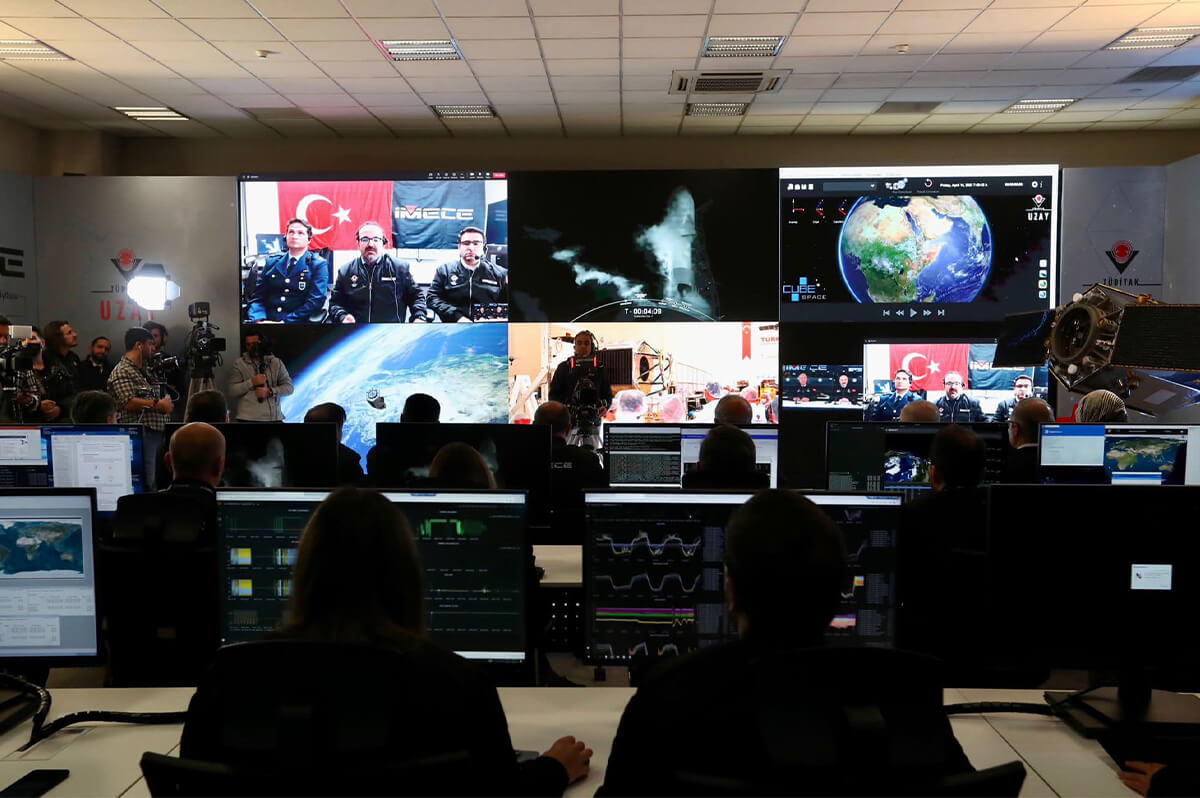  تركيا تطلق أول قمر صناعي محلي الصنع إلى الفضاء 