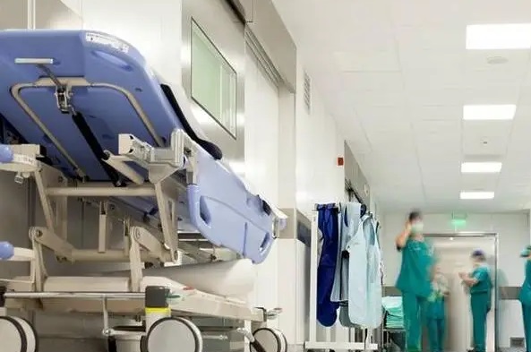  توقيف طبيب بمكناس متلبسا بممارسة الإجهاض السري لقاصر تبلغ من العمر 15 سنة 