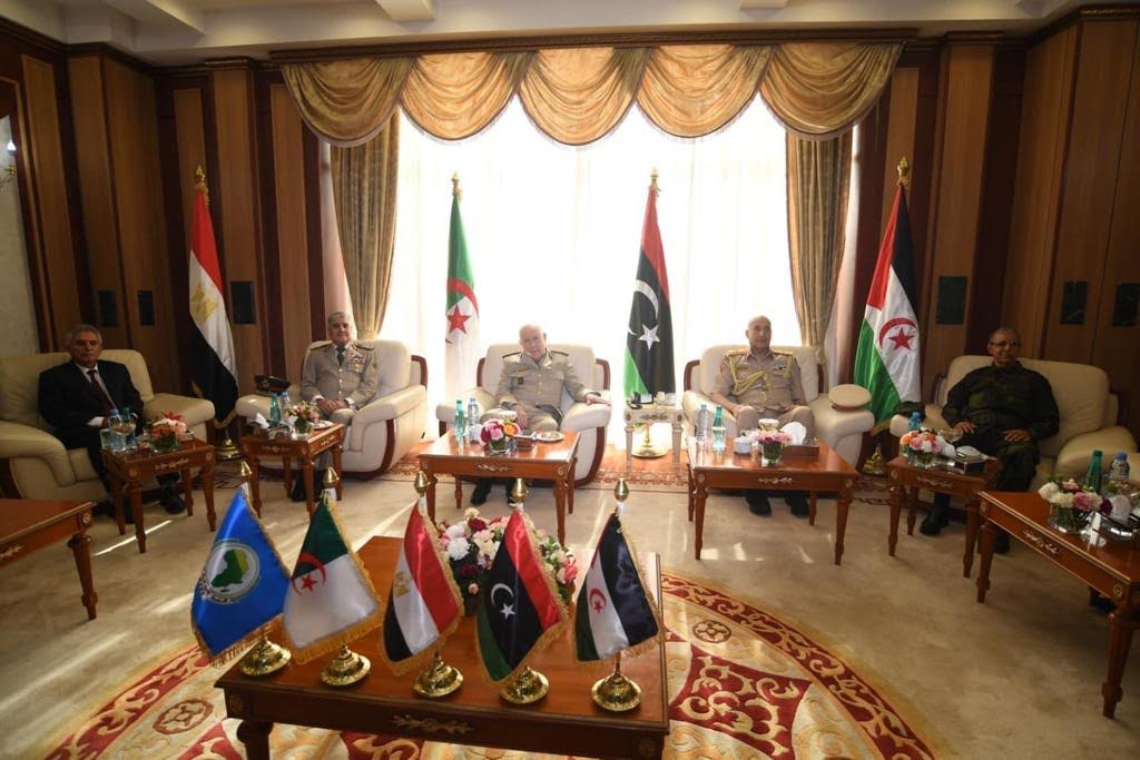  في غياب تونس وموريتانيا.. الجزائر تضم ممثل ميليشيات البوليساريو إلى اجتماع حضره شنقريحة وقادة عسكريون من مصر وليبيا 