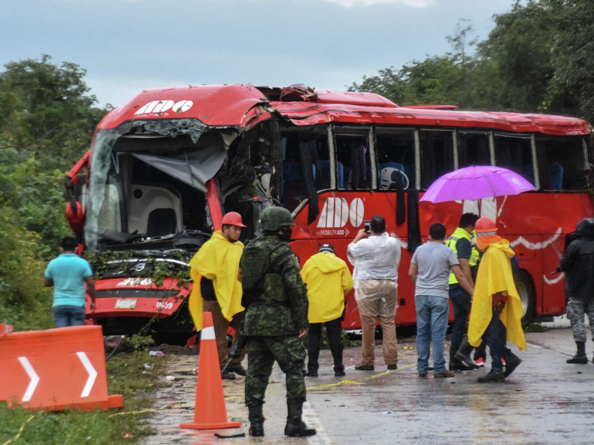 18 قتيلا و24 جريحا في حادث انحراف حافلة سياح غرب المكسيك