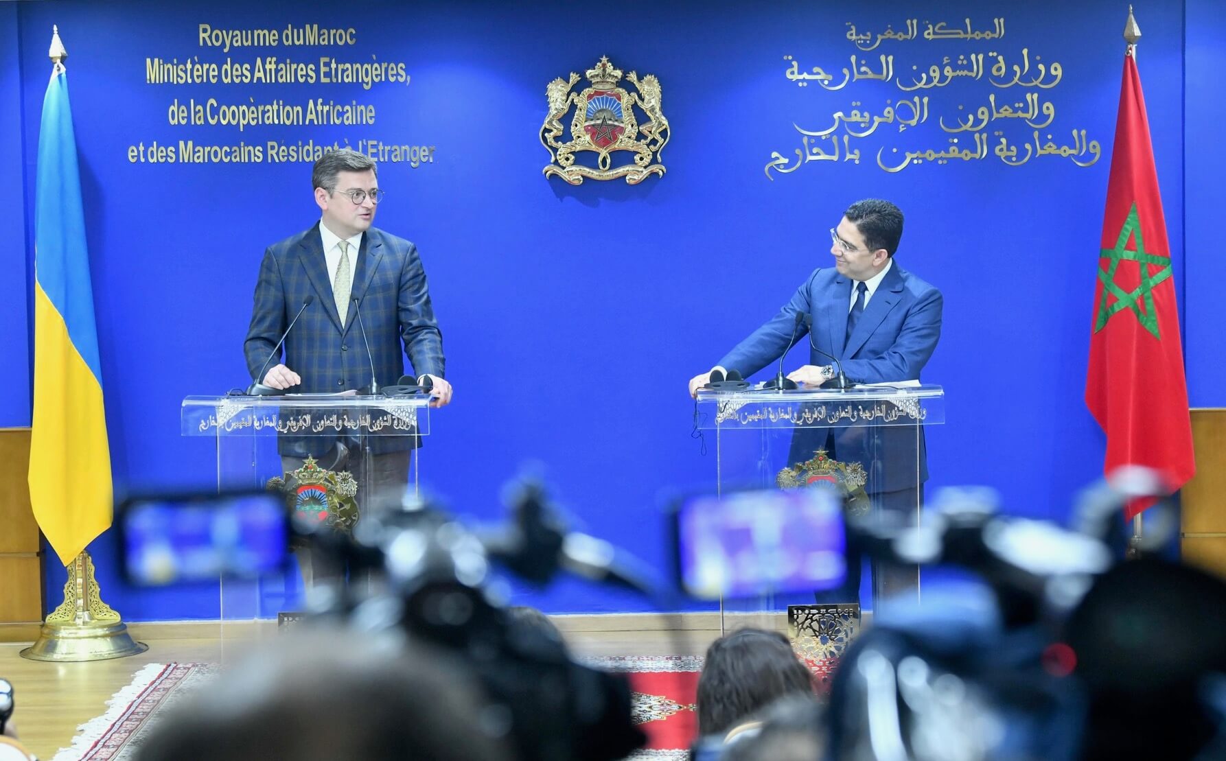 ملف الطلبة المغاربة، الأمن الغذائي، مبادرات السلام واستئناف العمل الدبلوماسي.. هذه تفاصيل محادثات بوريطة ونظيره الأوكراني