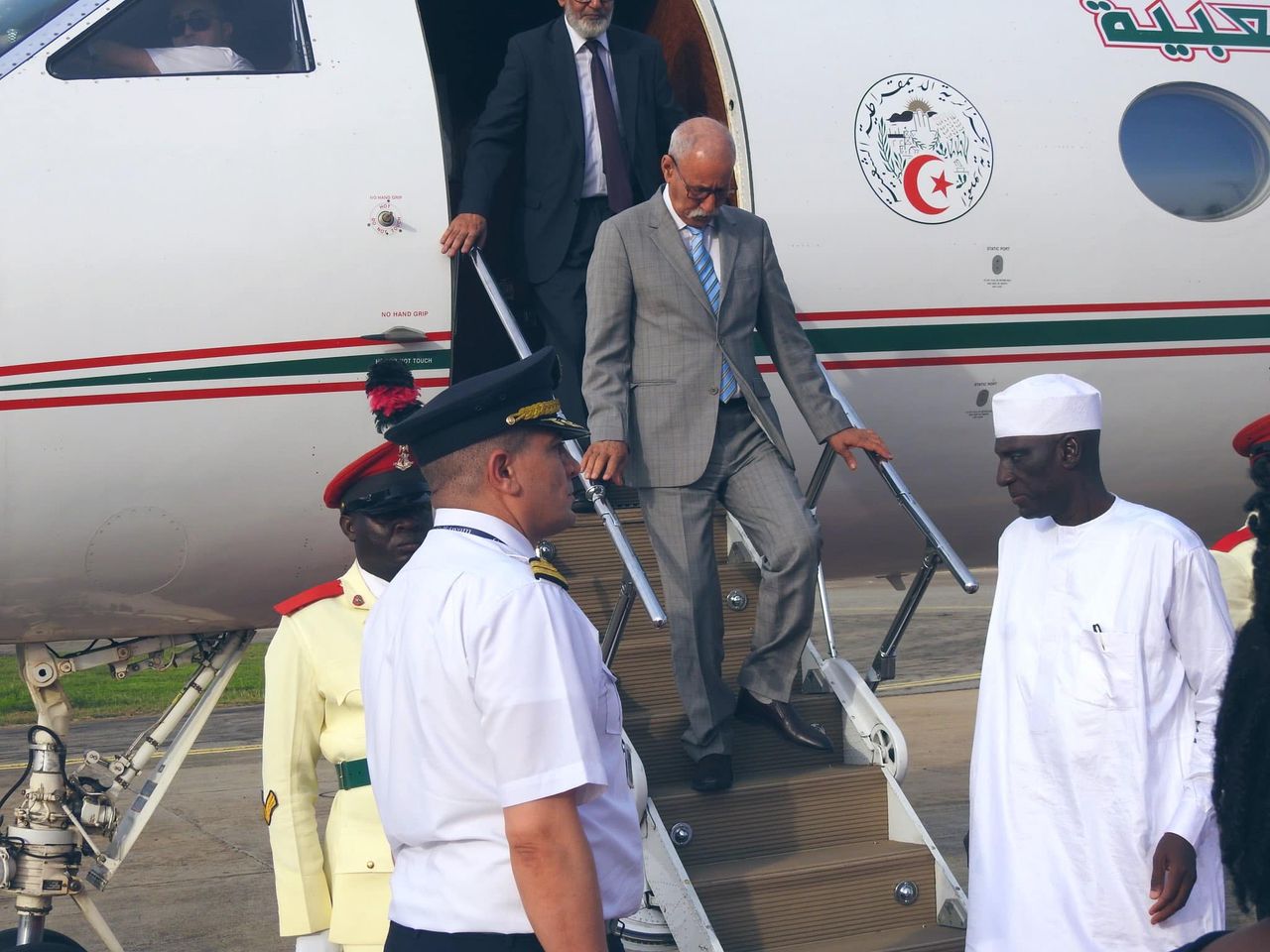زيارة بطعم الإهانة.. زعيم "البوليساريو" يُترك وحيدا دون استقبال رسمي خلال مشاركته في حفل تنصيب الرئيس النيجيري
