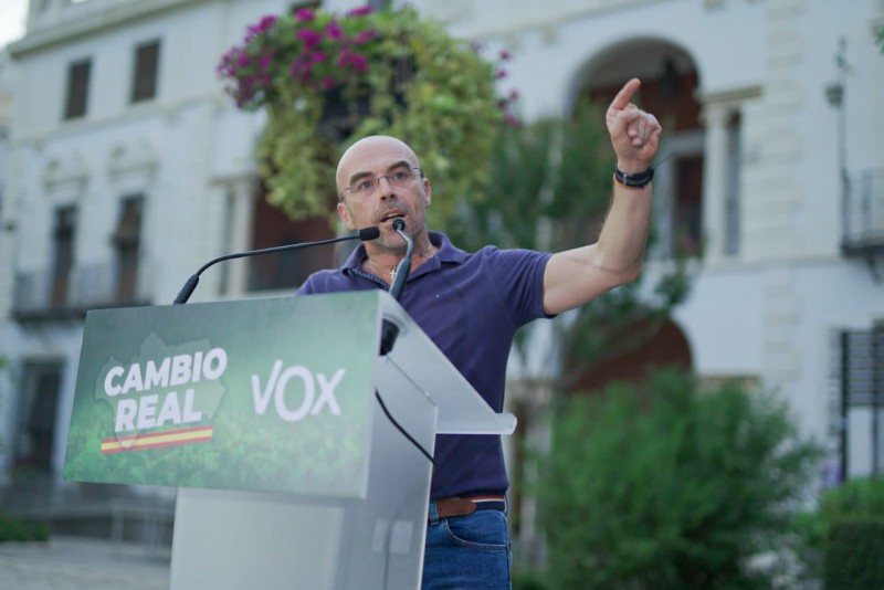 حزب "فوكس" يُطالب البرلمان الأوروبي بالتحقيق في شبهات تحكم المغرب وحزب سانشيز في نتائج الانتخابات بإسبانيا