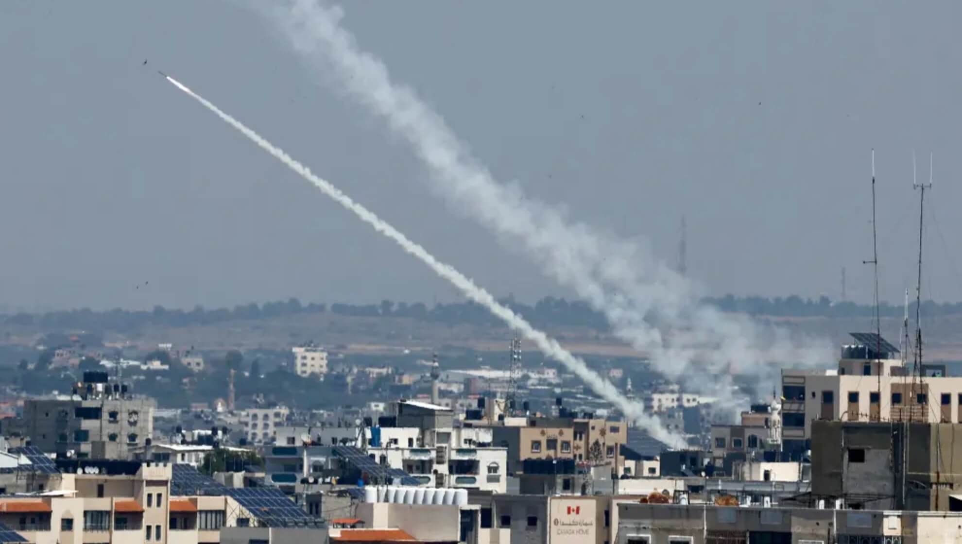  إطلاق أكثر من 60 صاروخا من طرف المقاومة الفلسطينية على تل أبيب.. والجيش الإسرائيلي يقتل شابين شمال الضفة 