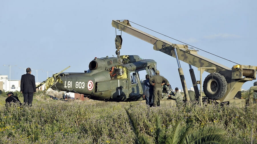 وفاة شخصين على الأقل في تحطم مروحية عسكرية تونسية