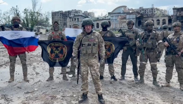  مجموعة "فاغنر" تعلن التمرد وتهدد باقتحام موسكو.. والرئيس الروسي يصف الأمر بـ "طعنة في الظهر" 