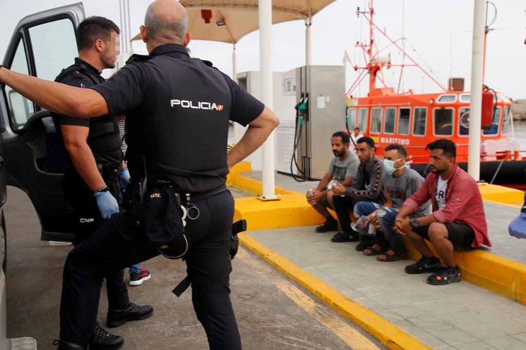 توقيف أربعة مهربين جزائريين في إسبانيا