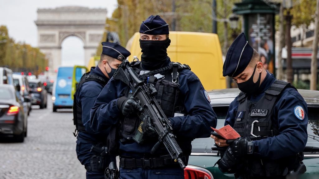  النيابة العامة الفرنسية تطالب بمحاكمة مجموعة معادية للمسلمين خططت لهجمات إرهابية على مساجد وتسميم الطعام الحلال 