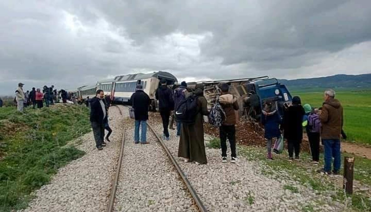 قتلى وجرحى في حادث خروج قطار عن السكة في تونس