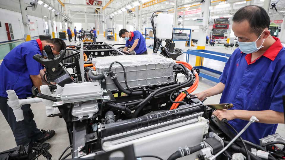  ثروات المغرب وعلاقاته.. تُغري العملاق الصيني "تينشي" لتشييد أول مصنع لبطاريات السيارات الكهربائية وعينه على أفريقيا وأوروبا 