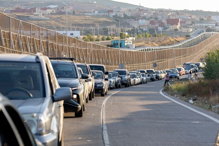  اكتظاظ كبير قبل عيد الأضحى.. إعطاء الأولوية للجالية المغربية للعبور بمليلية يثير "احتجاجات إسبانية" 