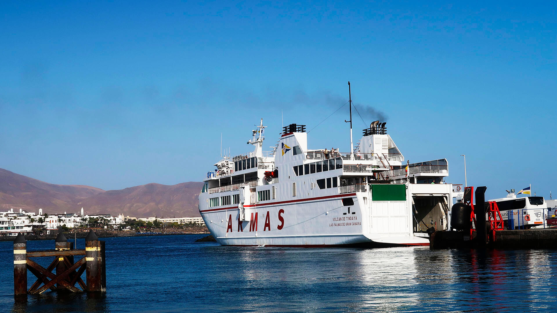 يشمل نقل الأشخاص والبضائع.. المغرب ينهي عزلةً امتدت لـ 15 عاما في جزر الكناري بعد موافقة على إعادة الربط البحري مع طرفاية