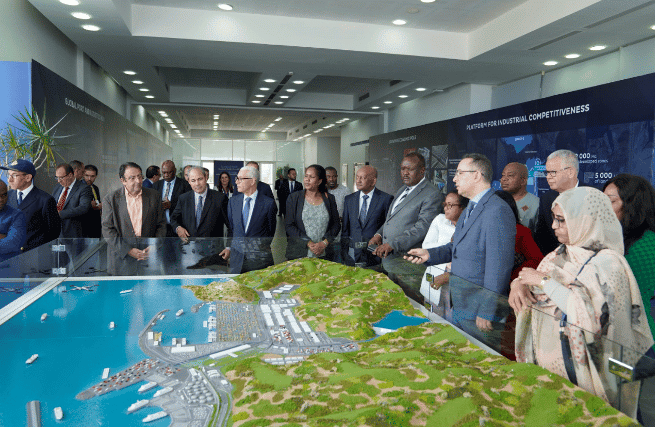  وفد برلماني مغربي يطلع على البنيات التحتية ومؤهلات ميناء طنجة المتوسط 