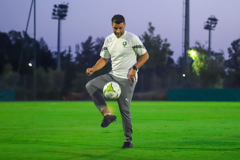  رغم التأهل إلى الألعاب الأولمبية "باريس2024".. لماذا يُصّر مدرب المنتخب المغربي على "تعذيب" لاعبيه وحرق أعصاب الجمهور؟! 