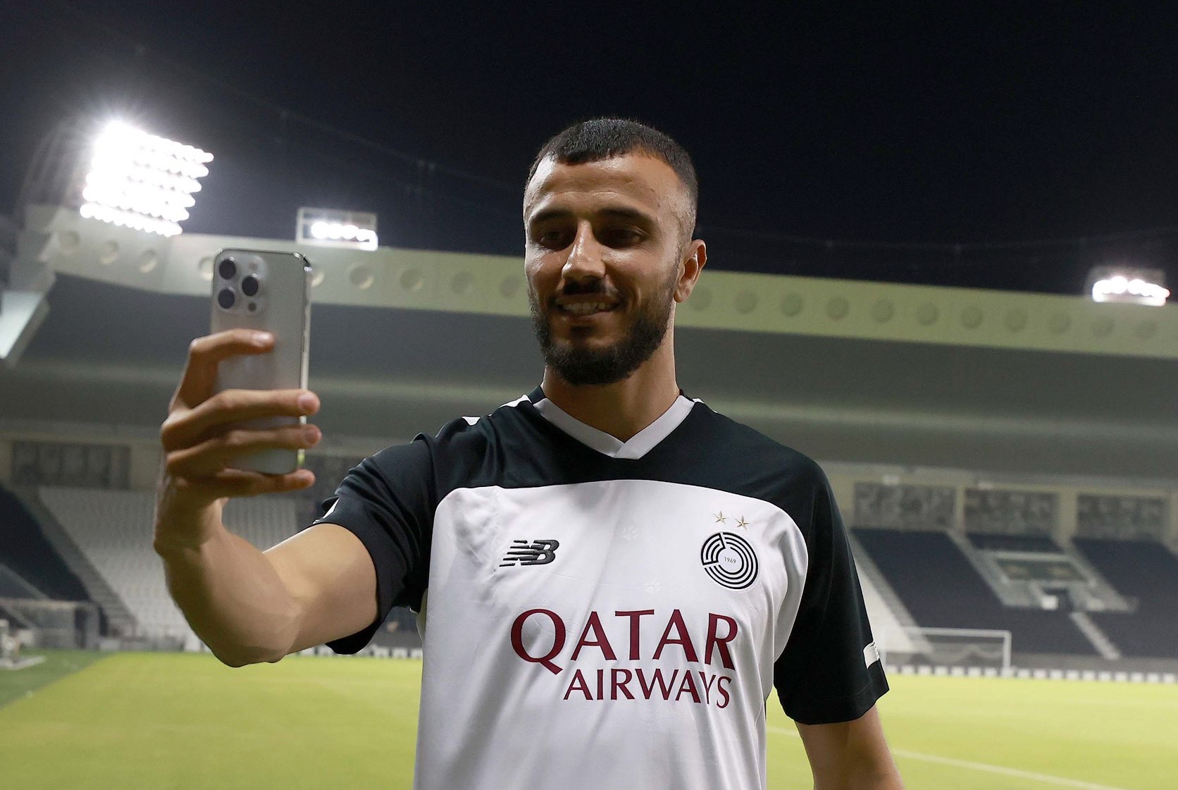 نادي السد القطري يتعاقد رسميا مع الدولي المغربي رومان سايس