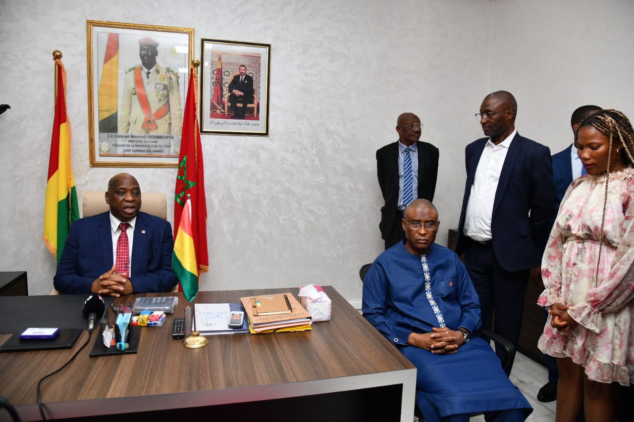 وزير الخارجية الغيني يشرف على تنصيب القنصل العام لبلاده بمدينة الداخلة