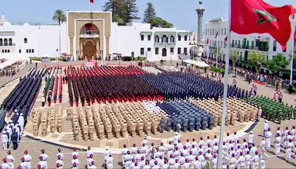  كما نشرت الصحيفة.. 4 أفواج من الضباط خريجي المدارس العسكرية وشبه العسكرية تؤدي القسم أمام الملك بعد انقطاع فترة كورونا 