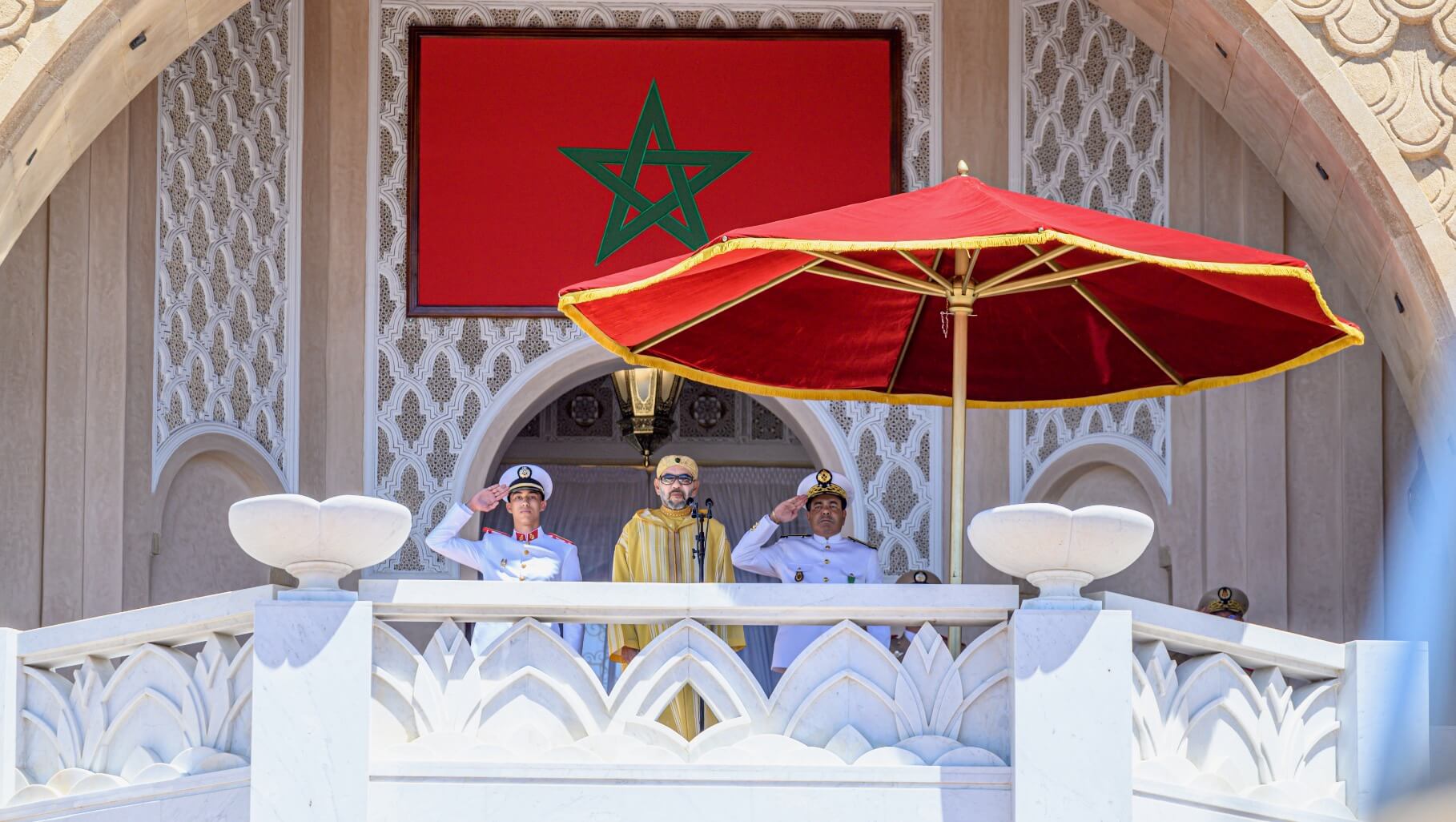 خطوة كبيرة للقطيعة بين الجيش والفرنسية.. الرتب العربية تسبق أسماء العسكريين أمام الملك خلال احتفالات عيد العرش