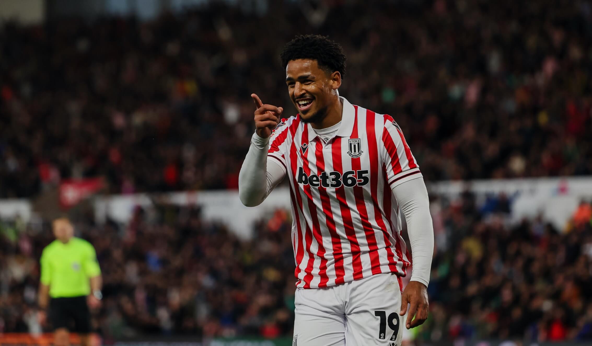  المغربي ريان مايي يسجل هدفا مع ستوك سيتي في كأس الرابطة الإنجليزية 