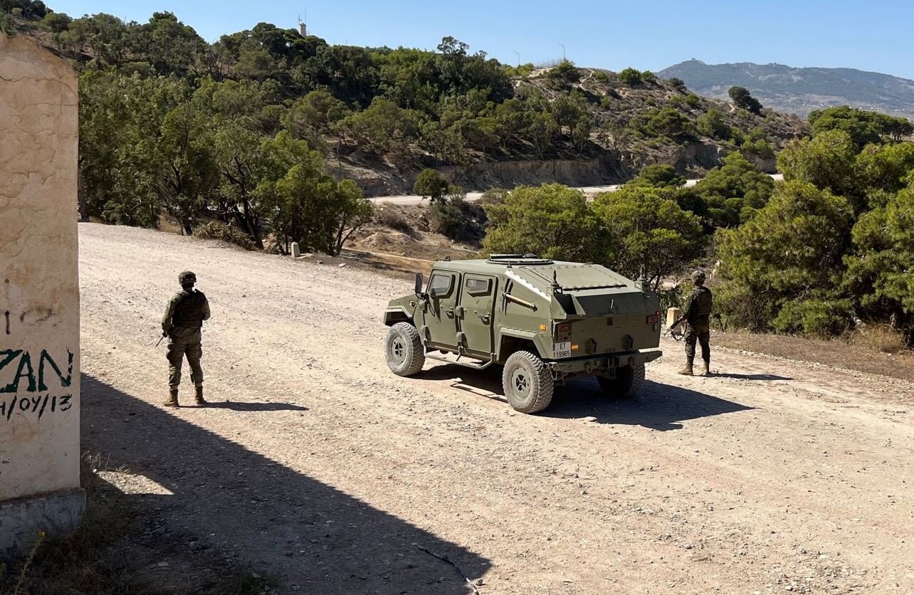 بعد التحذيرات الاستخباراتية وجدل الخريطة الكاملة للمملكة.. الجيش الإسباني ينشر قواته في مُحيط مدينة مليلية
